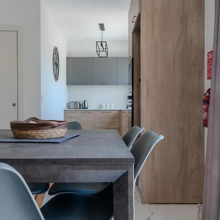Apartment New Modern Penthouse - Huge Terrace - *