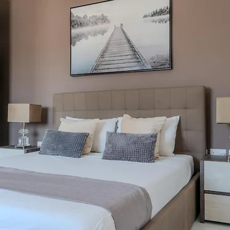 Apartment New Modern Penthouse - Huge Terrace - *
