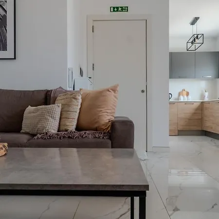 New Modern Penthouse - Huge Terrace - * Birkirkara
